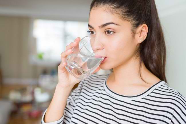Manfaat Minum Air Putih yang Cukup untuk Menjaga Tubuh Tetap Bugar